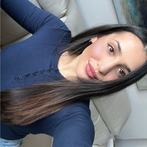 Meet your Posher, Mona